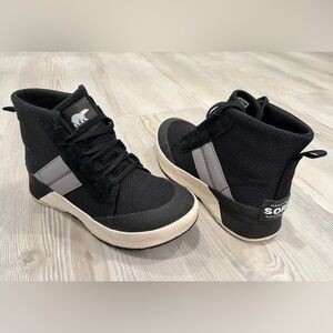 SOREL Womens Out N About Waterproof Bootie. Black & White. EUC. Size 7